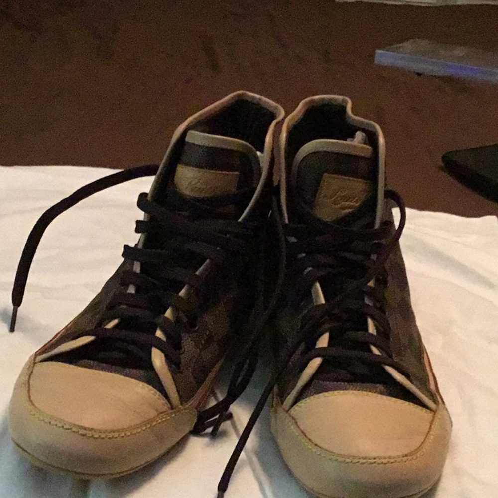 Louis Vuitton sneakers size 7 men or size 10 women